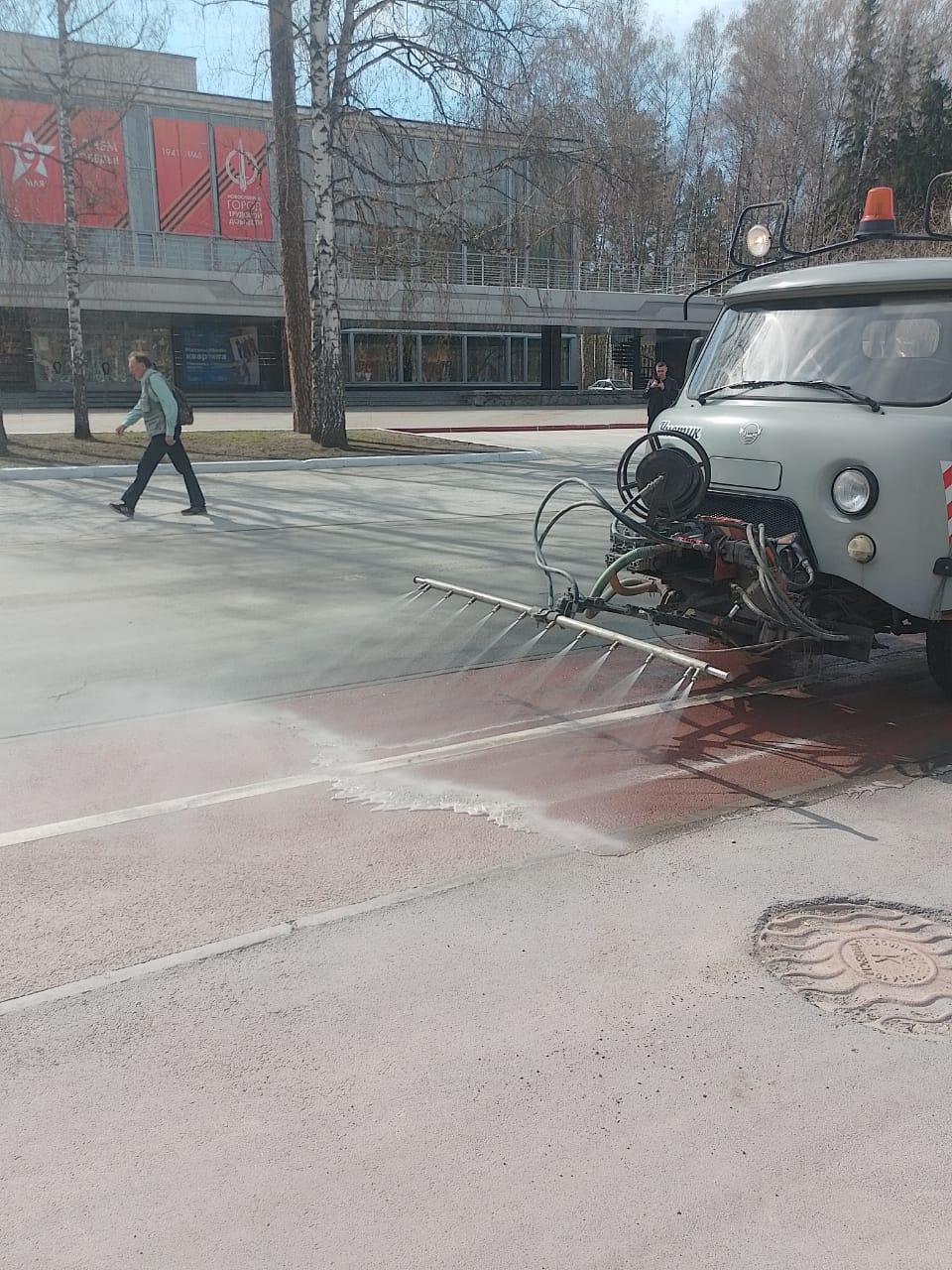Фото В Советском районе моют велодорожки шампунем 3